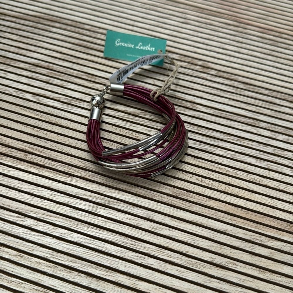 The island pearl leather bracelet